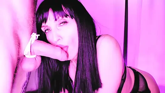 Брюнетка трахает рот, киску, гонзо-фетиш, милфа Eva Latex сосет большой хуй горячей зрелой