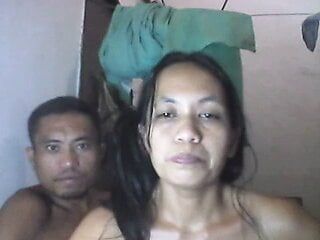 캠에 있는 Filipina 새엄마 shanell danatil과 그녀의 BF