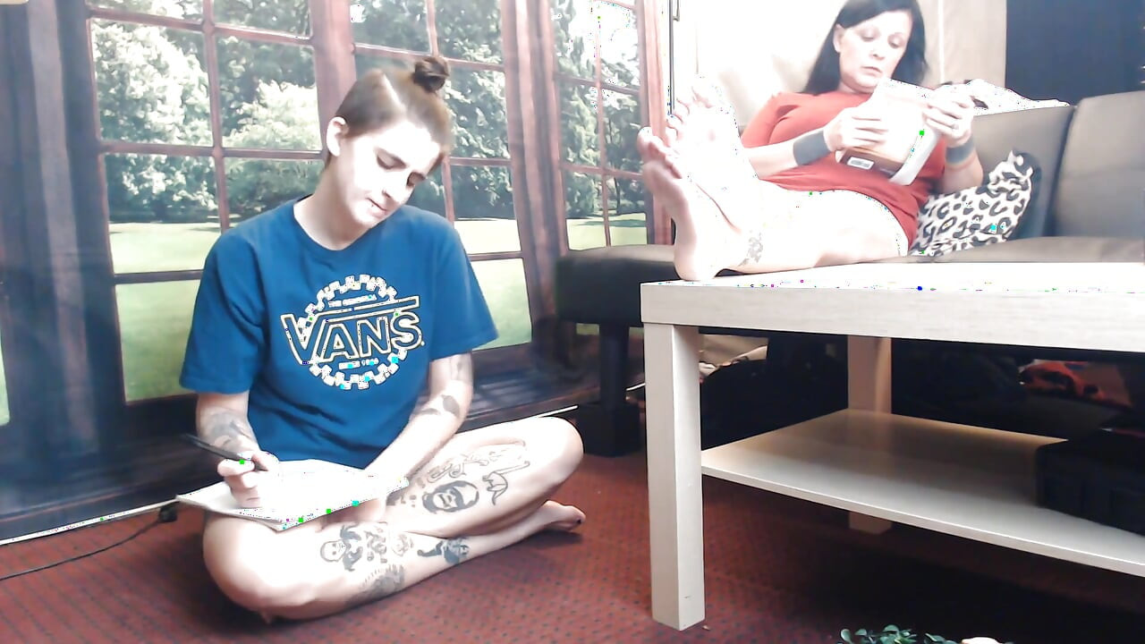 Can't resist her barefeet