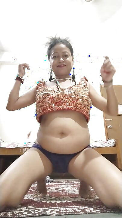 Ateşli yenge ön sevişmede didlo ateşli meme ucu ve minik amcık yalıyor ateşli yenge