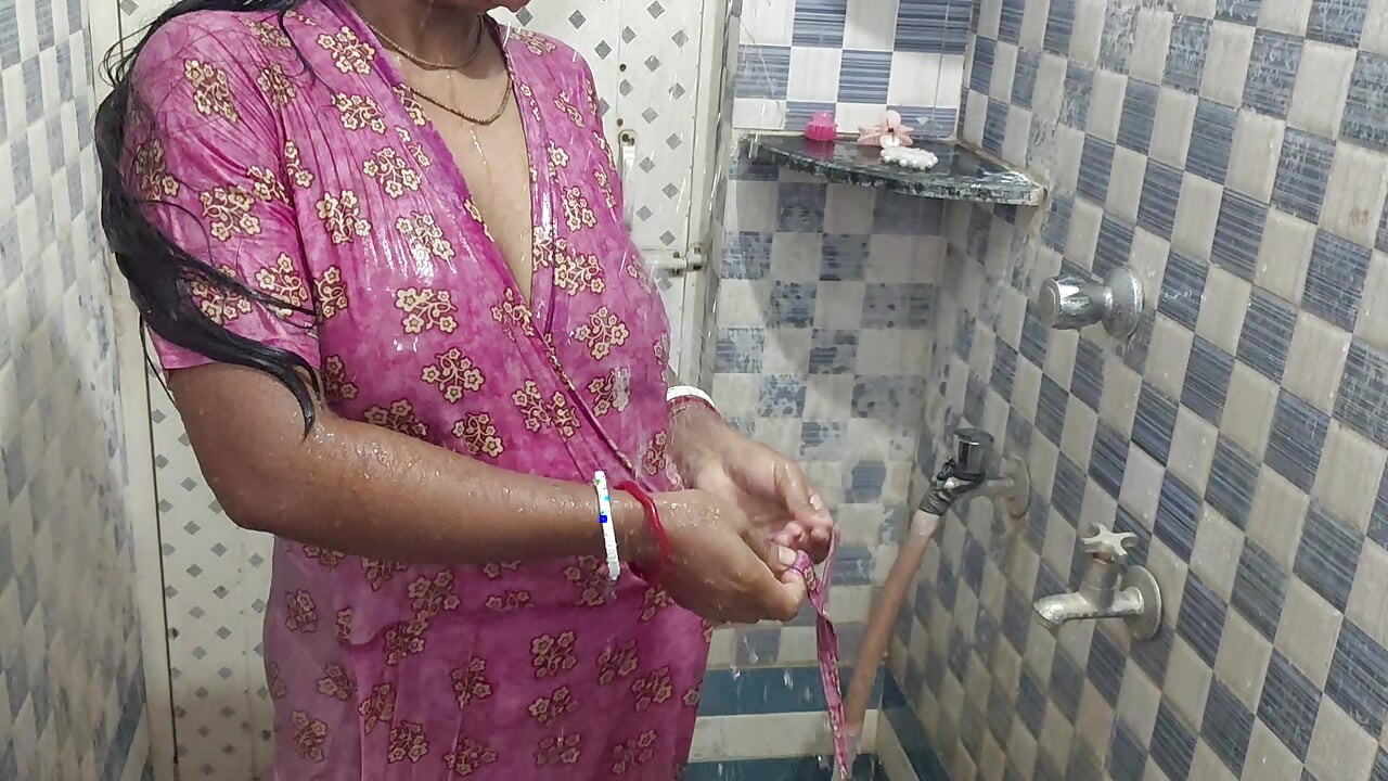 Hot bhabi in bathroom