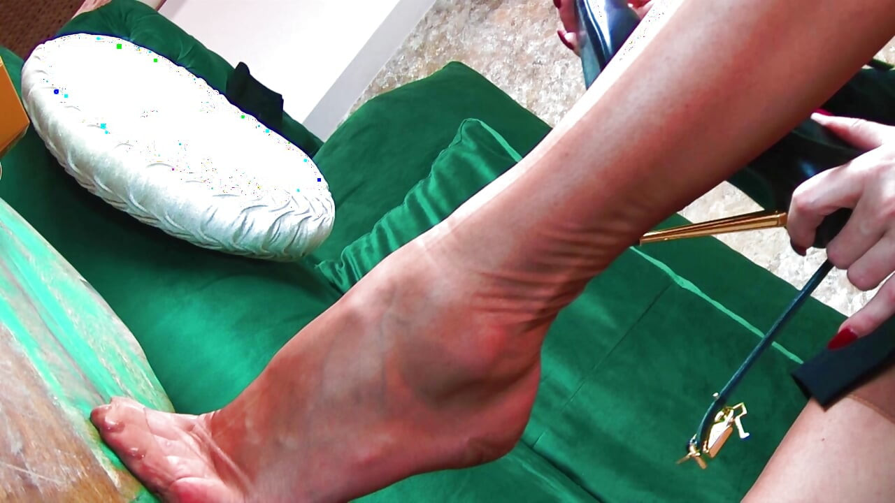 Femdom, adoration des pieds