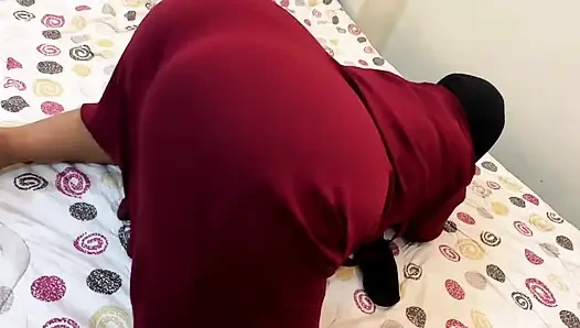 Марокканка с большой задницей, горячая мусульманская 20-летняя одинокая девушка настолько горяча на кровати, теперь она хочет трахнуть от незнакомца