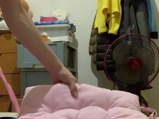 Cazzo humping cuscino rosa sesso