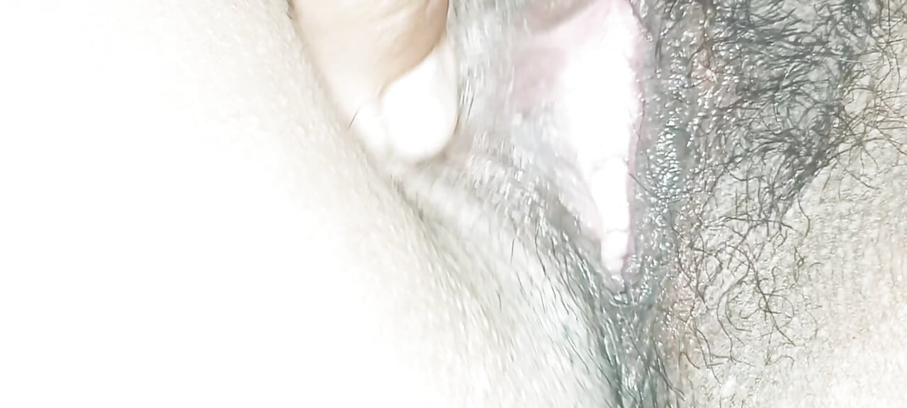 Pinay kız arkadaş ben amını oynarken porno izliyor