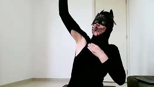 Koltuk altı oyunu heyecanlandırmanın ve ereksiyon olmanın çok güzel yollarını gösteriyor