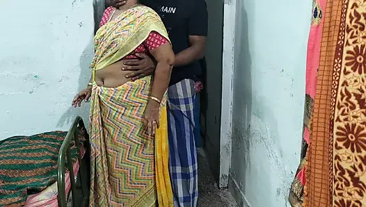 Tante tetangga nggak bisa muasin kontol besarku waktu lagi ngentot