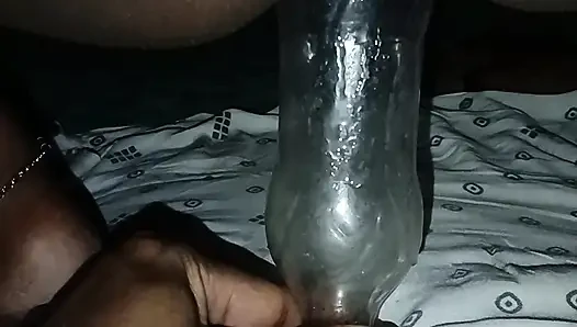 Bhabhi India desi menyukai botol