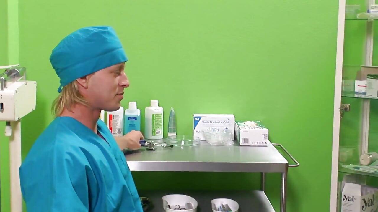 Exclusive video Bareback: Sexy patient gets horny while visiting the hot doctor