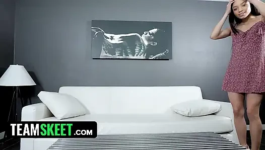 Alexis tae si gadis kurus kulit hitam dientot habis-habisan di ruangan casting bokep pertamanya