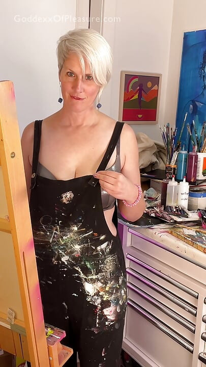 You Got Hard Modeling For your MILF Artist Neighbor When She Painted you And Gave you A JOI