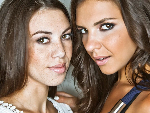 Henessy A и Tiffany Doll