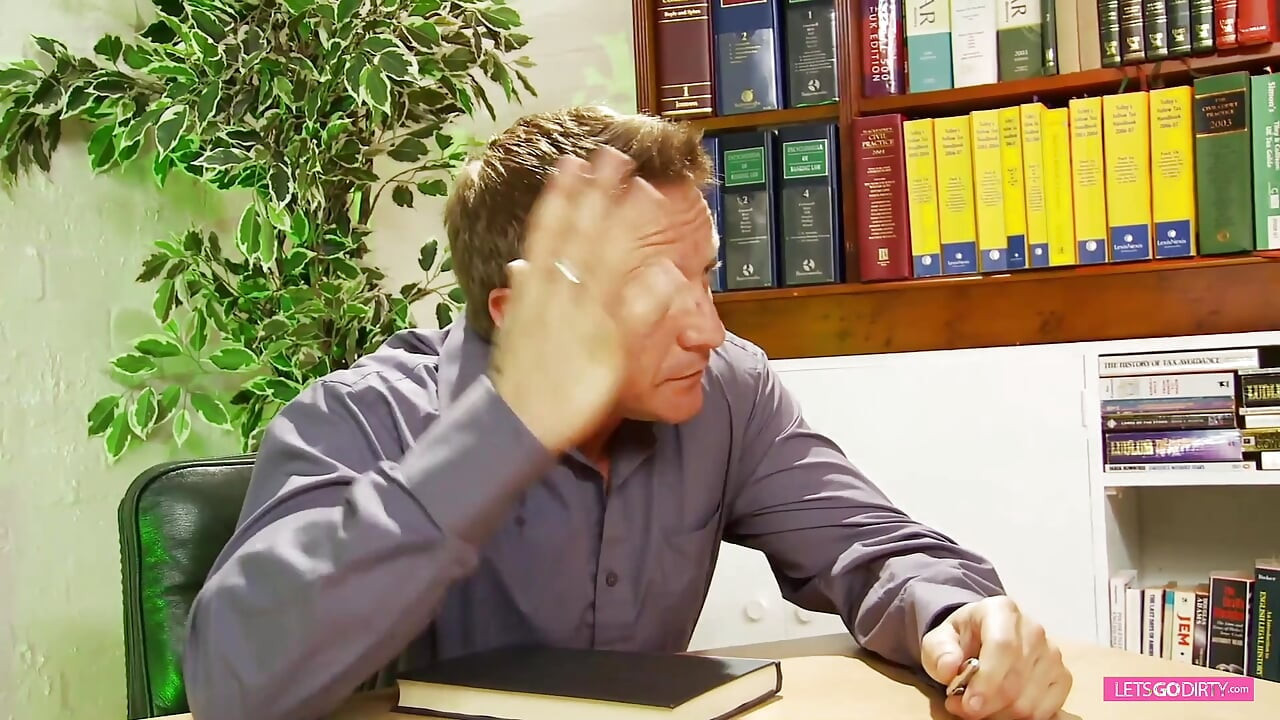 그녀의 상사에게 따먹히는 아름다운 비밀