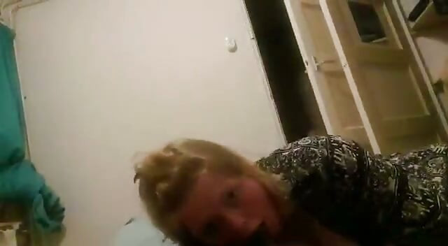 Weißes Teenager-Mädchen kämpft damit, den ganzen großen schwarzen Schwanz zu bewältigen – Blondella Blowjob