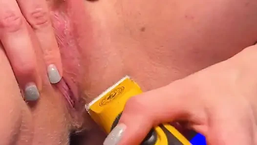 Haarige Muschi schneiden