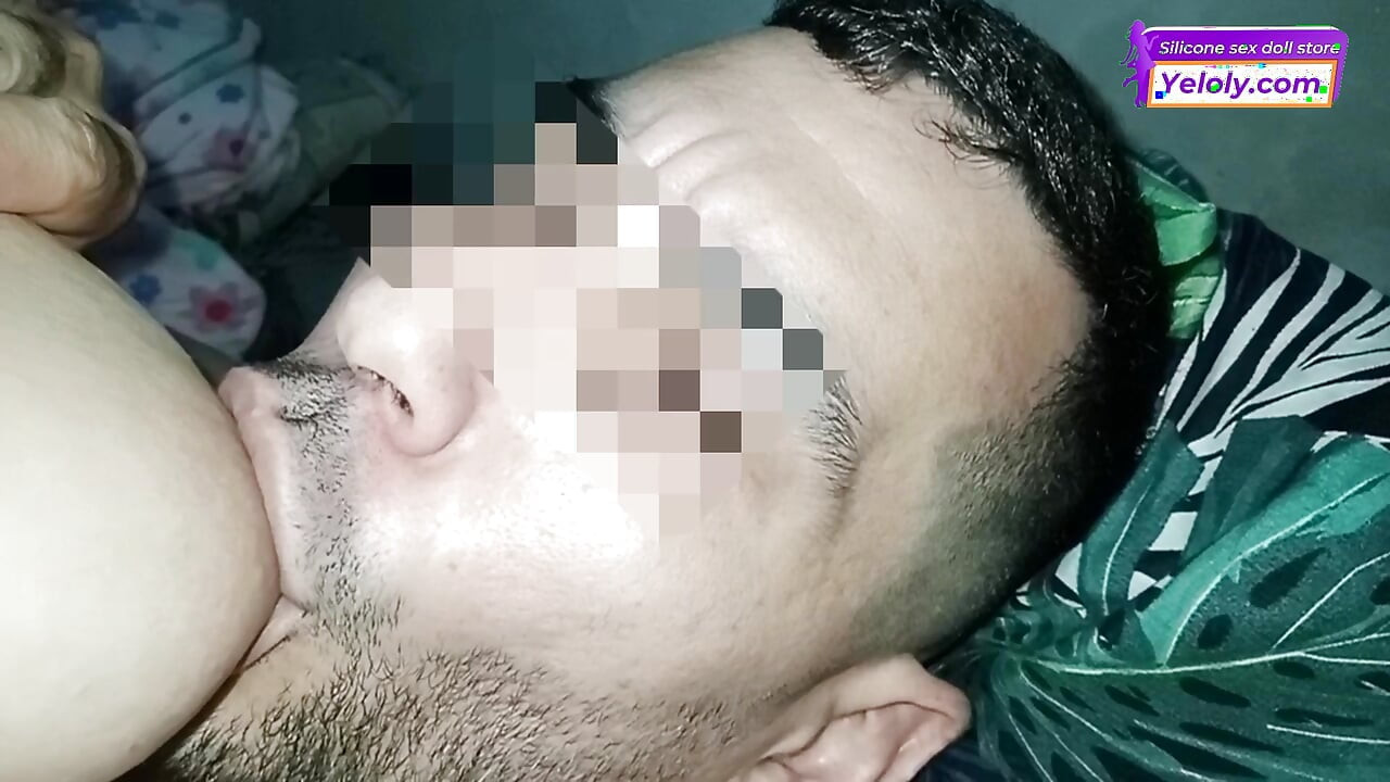 Eu só quero chupar os mamilos dela, seguir meu vício pelos seios naturais grandes dela - BONECA SEXUAL YELOLY