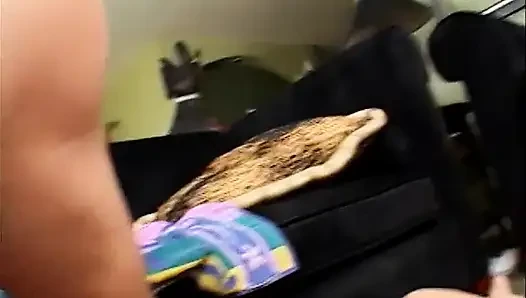İki lola lezbiyen sürtük büyük bir sert yarakla şehre gidiyor
