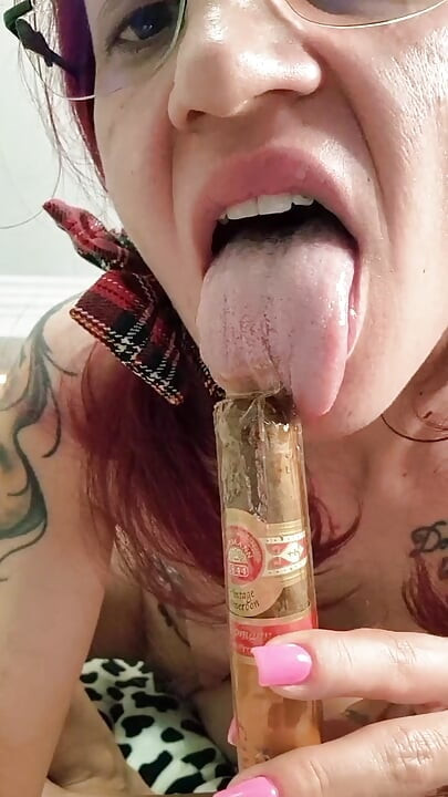 Fuck the ass with the cigar after lick and suck it!