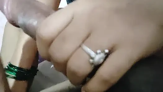 Bhabhi schüttelte meinen penis
