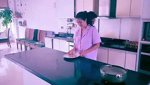 Teman saya membantu istri saya karena dia tenggelam