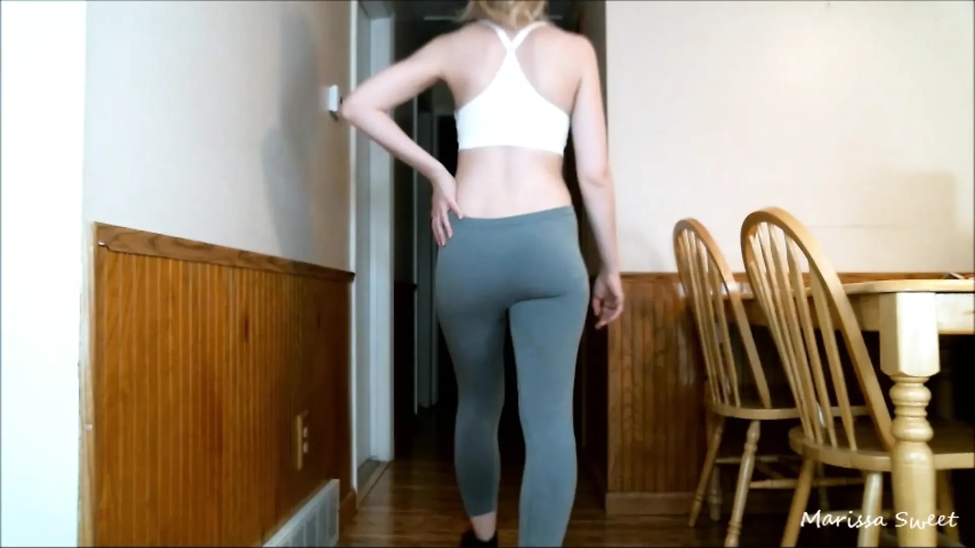 Catwalk i grå yogabyxor