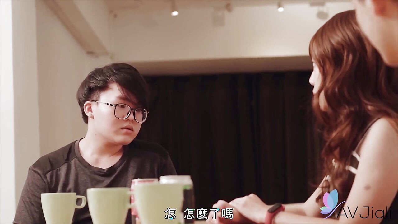 Sexy Taiwan Babe Yoyo Has an Old Friend From Uni Visit Her and Fuck Her