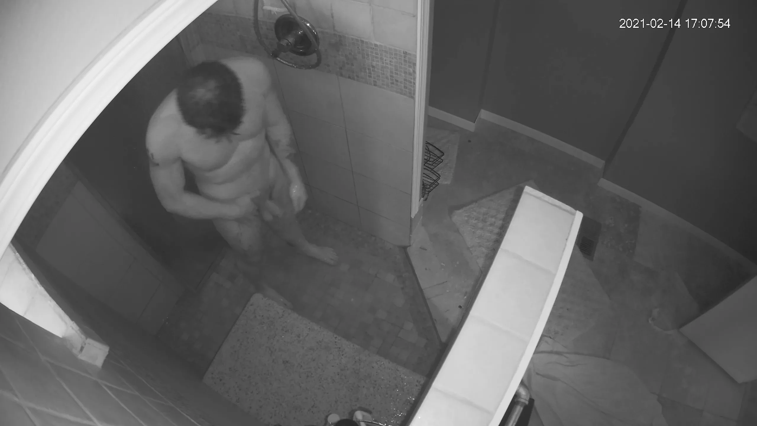 Скрытая камера в мужской параше Скрытая камера в мужской параше