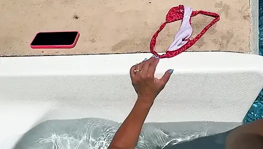 Seks threesome bareng si istri hot lora cross dan tatiana steele di pinggir kolam renang
