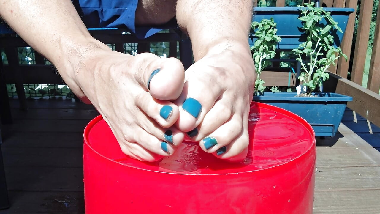 Si estás en la mitad y quieres mis pies en tu cara y en tu boca, házmelo saber