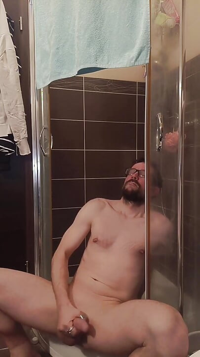 Szarpanie kutasa pod prysznicem