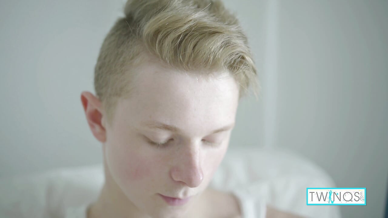 Super erotic! Rainbow boy angel in a lazy jerk off session!