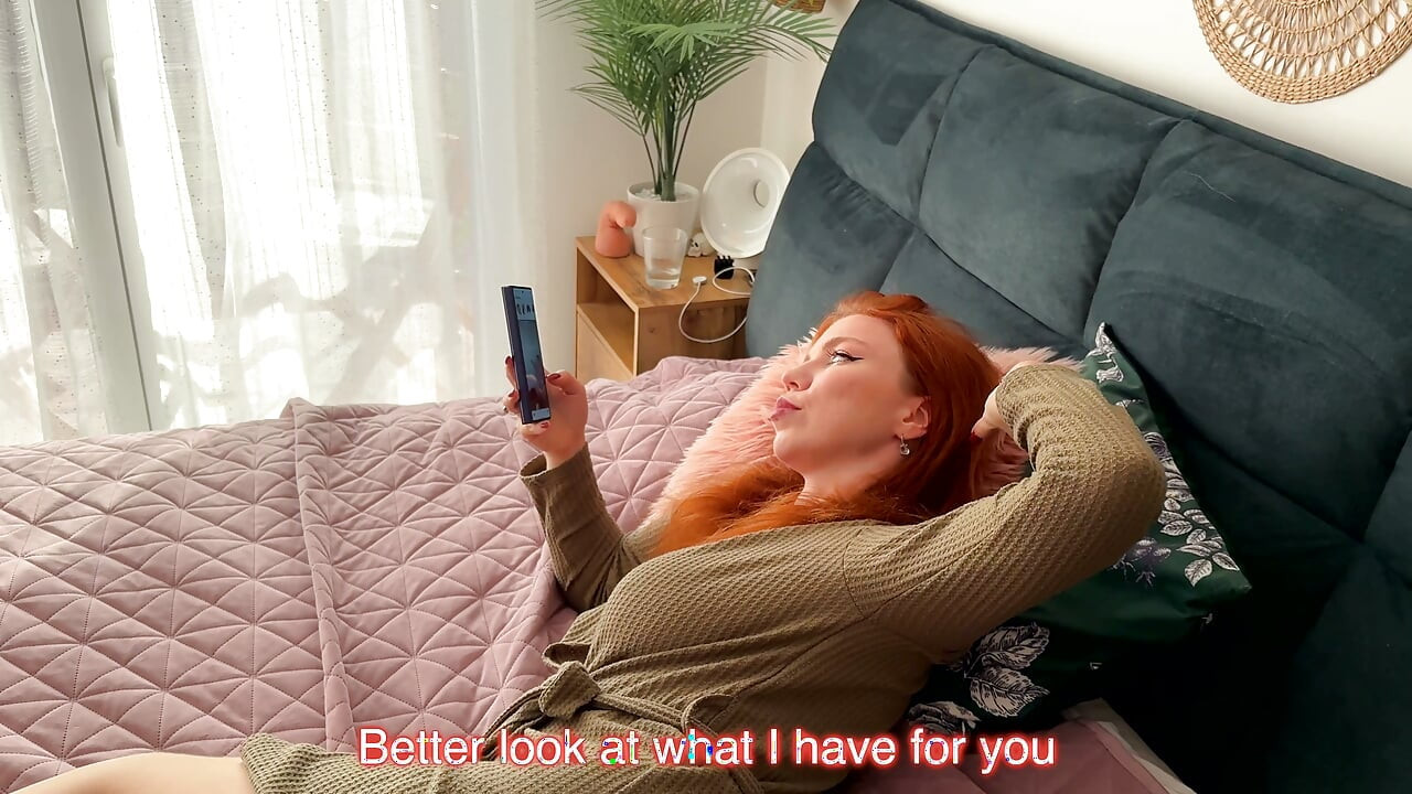 Medan mina föräldrar är bakom väggen, knullar jag hennes trånga hål med min STORA kuk!