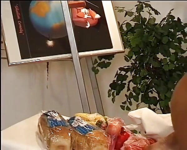 Mira in LA SIGNORA DEGLI UCCELLI scene 04