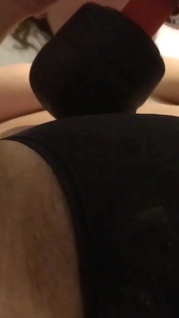 Zapanjujući trenutak iz "Worship My Cummy Pussy & Piss"