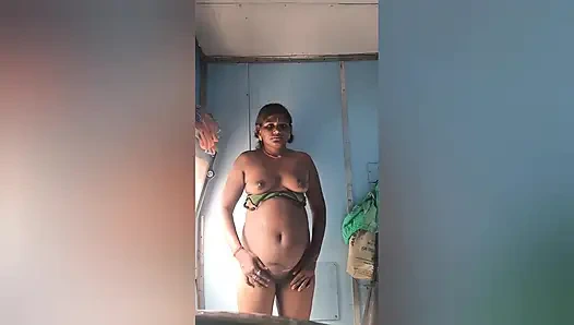 Я убирал дом, я был на боссе и моя спина сильно болит, мой босс дать мне облегчение, полное хинди вирусное видео