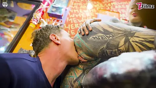 Anuskatzzz verdammt mein tattoo und wird anal gefickt