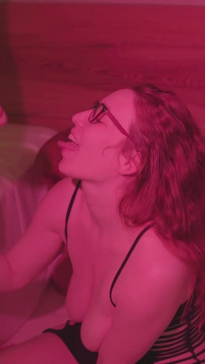 NEUKEN IN HET HUISJE | Clip 1