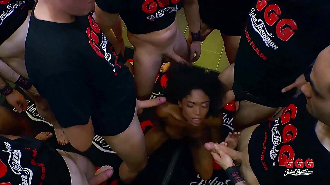 Makluman gangbang: Dia mengambil 10 ayam jantan tanpa henti - anda tidak percaya!