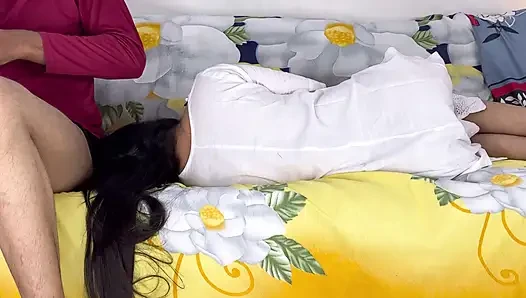 Ibu mertuaku nyepong kontol besarku dan duduk di kontolku, dan memek sempitnya dientot habis-habisan.