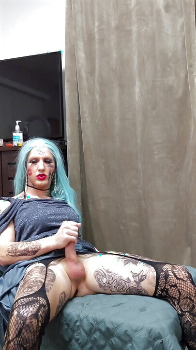 Extremamente quente tatuada femboy masturbando