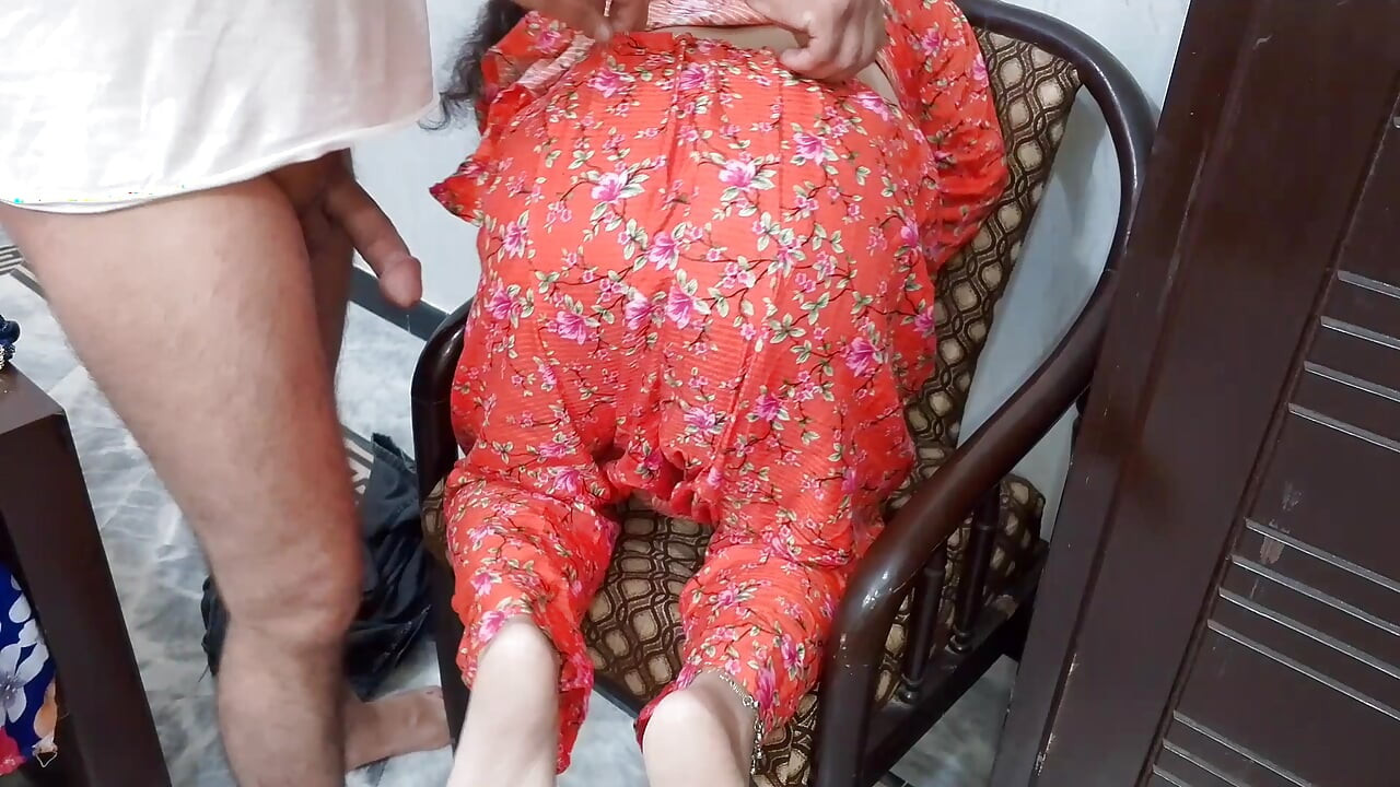 インドの大きな胸、大きなお尻のおばさん