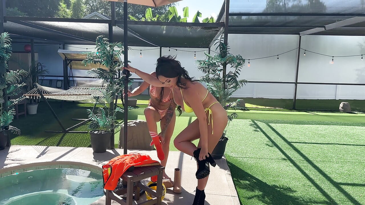 Kiki Evelin Ready to Hire Sweaty Pool Dbl Sided Dildo Fuck