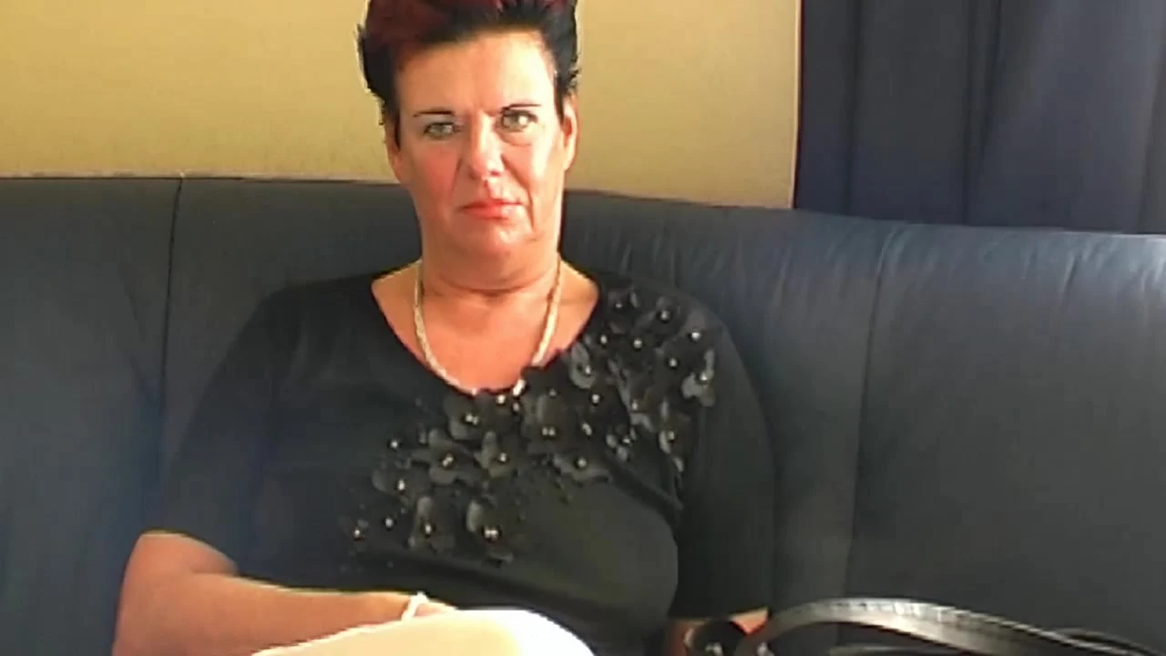 Reife 53jaehrige befriedigt sich selbst mit Fingern und Toys