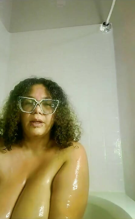 Going Live Chat with Me Whilst I Bathe