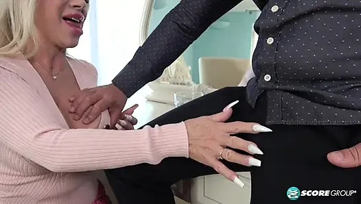 Amy Love pays homeage to Liz Starr