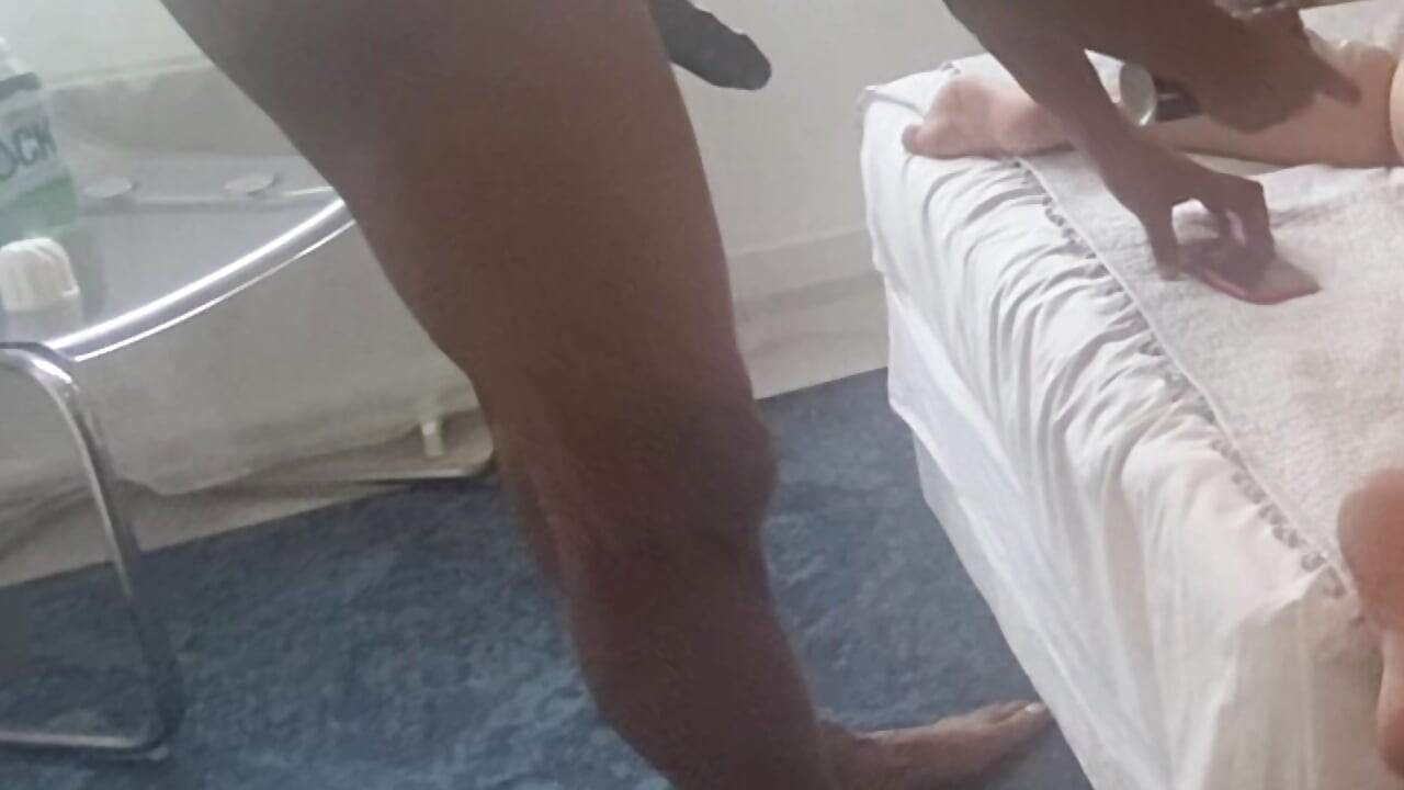 Καυτή σέξι πουτάνα Milf παίρνει σκληρό πούτσο στο μουνί της.