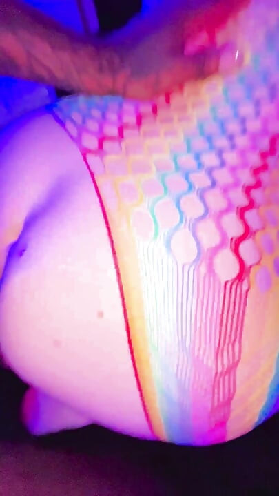 69 σε Neon Bodystocking POV Doggy Creampie με TS Diana Deelight με κάλτσες.