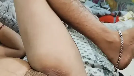 Köylü kızın bakire amcığı geceleri sikiliyor