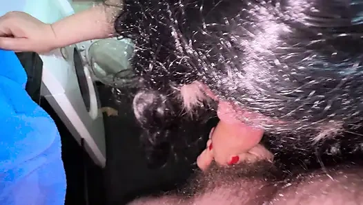 Büyük memeli ve büyük götlü büyük götlü büyük memeli olgun üvey anne duş sonrası havluya sarılmış üvey oğluna sakso çekiyor ve anal seks yapıyor