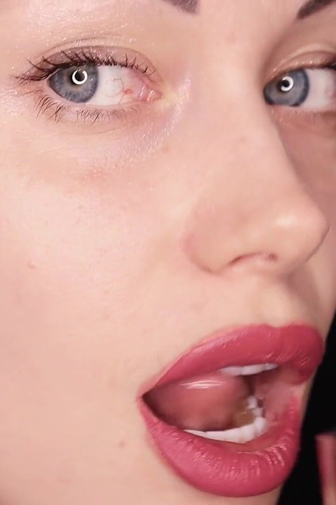 Hookah smoking and lipstick fetish